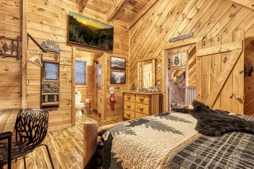 Storybook Bear Cabin Near Dollywood • 2Br + Kids Loft • Hot Tub • Resort Pool - Alphydda