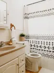 Cozy stay within one mile of downtown Delaware’s shops, restaurants and pubs. - 2 estrellas