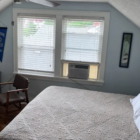 Bristol Short Stay for Work, Nascar,Music, 1Bdrm King Size, Queen Sleeper Sofa.