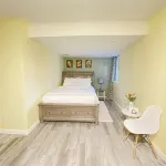Cheerfull 2 bedroom Basement Apartment - บังกะโล