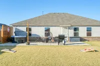 Modern Home Near Rose District: KING Bed, Hot Tub - 3-Sterne