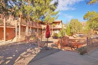 Prime Unit with Red Rock Views, Free EV Charging - 2-Star
