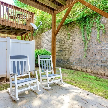 3 King Beds; Walk to Umstead; 5 Mi. to Airport; Lenovo Center; Quiet