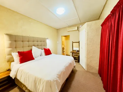 Busa House Self Catering guest house - Pools