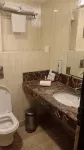 Hotel Clark Inn Kaushambi - bar