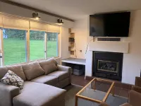 Private 2Bd 2Bath - Sleeps 5/6 Town home In Stowe VT - 15min From The Mountain - 2-Star