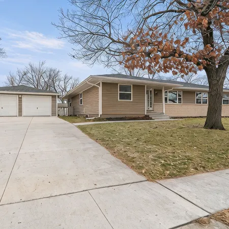 Spacious Ranch Home-5 BR, including 2 King Suites!