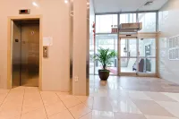 Dynasty Hotel and Suites New York LaGuardia Hotel - New