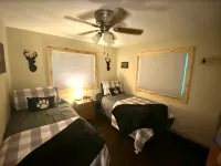 COZY BEAR LODGE-On UTV/Snowmobile trail, Beachside Cabin w/ Porch, Private dock - Chalets