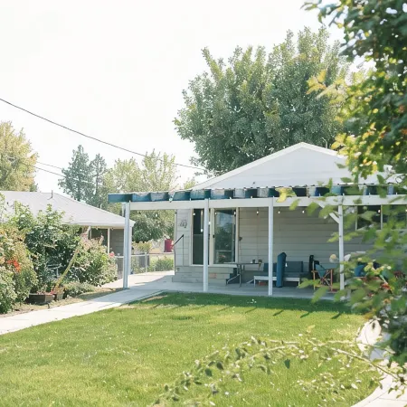 Molly's Place - Home in Kennewick with yard