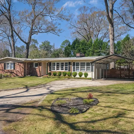 Spacious 3-bed/3-bath home close to Bruce's Field!