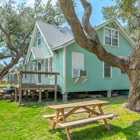 Updated Farm House on 1/2 Acre 1 Block From Aransas Bay