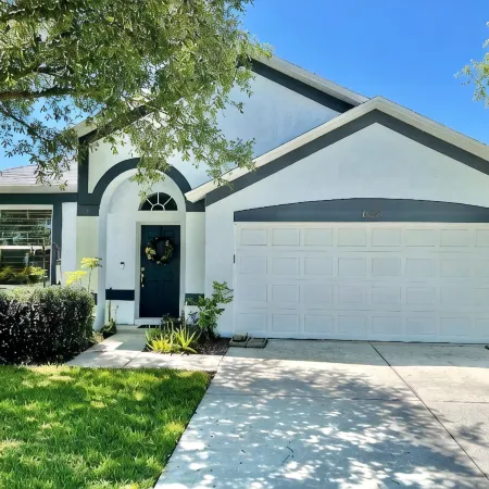 Relaxing 3BED 2BATH POOL Home w. Pond View & HOT TUB