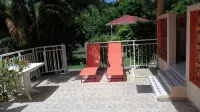 SEASONAL RENTAL IN VILLA WITH GARDEN - QUIET AREA - BEACH 300m -  Ferienwohnungen