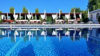 Garden Club - Hotel & Restaurant - Free Outdoor Pool & Parking - Pools