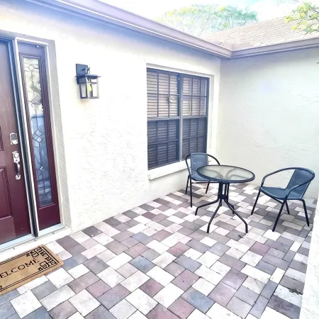Beautiful 3BR Pool home / Billiards / Spa / Close to airport