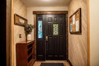 Family Cabin on Cowlitz River-Covered Deck/Hot Tub/Games! Pet Friendly! - Chalets