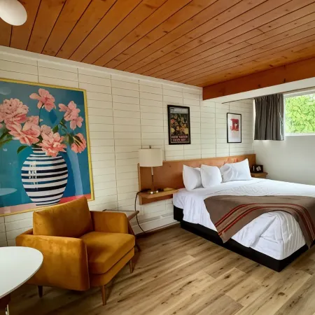 The Sierra Motel