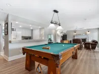 Beautiful Waterfront Home with abundant outdoor seating, pool, hot tub, grill - Homestays
