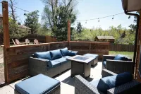 The Traveler's House-Central to All, Hilltop, Hot Tub, Gameroom, Firepit, Skiing - 3-Star