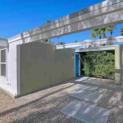 Authentic Palm Springs / Secluded Pool & Spa Hotel Exterior