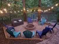 Charming 4-bedroom chalet with lake access in enchanting Innsbrook. - 3-Star