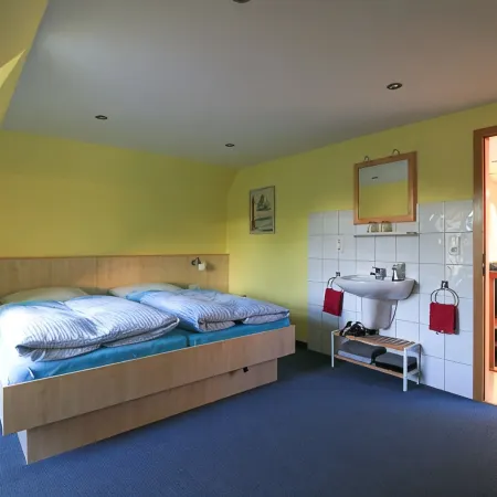Nicely furnished and quiet apartment for 1 to 4 people.