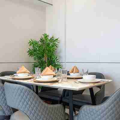 Ultra Modern Luxe 3br Haven|Spa Baths|Uptown BGC Uptown Parksuites Dining/Meeting Rooms