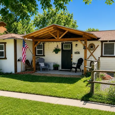 “WYNOT BUNKHOUSE”, Western class in a quaint backyard retreat
