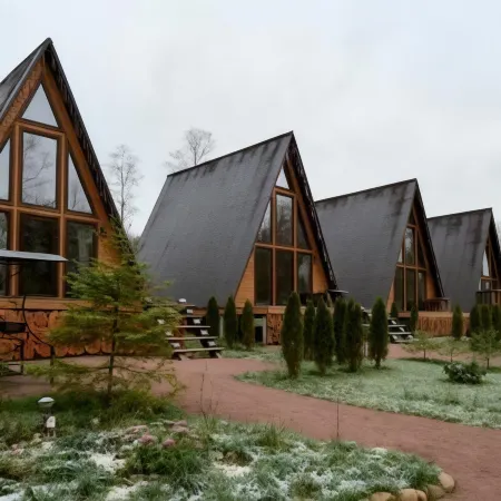 Аренда дома с бассейном «Рай в шалаше» в Светлом Отели рядом с достопримечательностью «Старый дом»