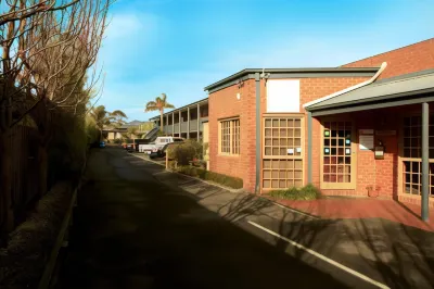 Admiral Motor Inn Hotels in Red Hill