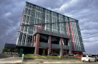 New Hollywood Hotel Hotel in zona HS Soeman Library