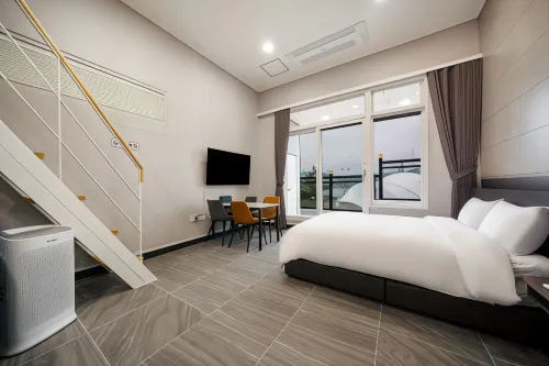 Yeosu Samhak 1947 Pool Villa (Romantic Pocha)