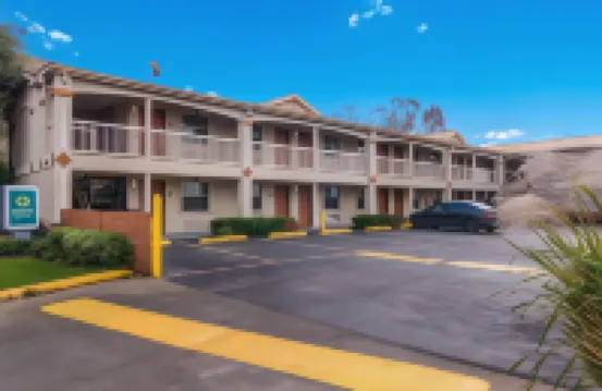 Quality Inn & Suites Hotels near Highland Park Village