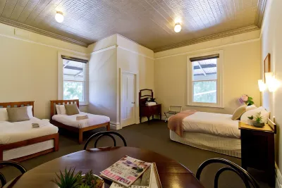 Deloraine Hotel
