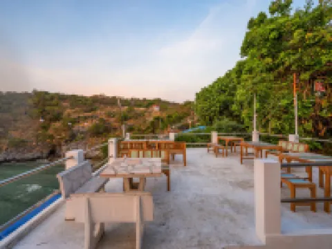 เกาะสีชังอันซีนรีสอร์ท โรงแรมในเกาะสีชัง