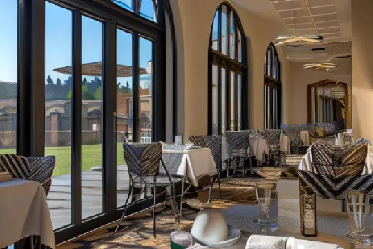 Hotel du Roi & Spa by Sowell Collection