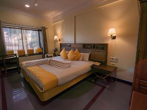 Hotel Raj Resort