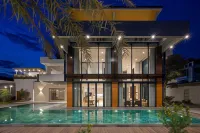 Glamorous Getaway Villa in Bien Hoa فنادق في بين هوا