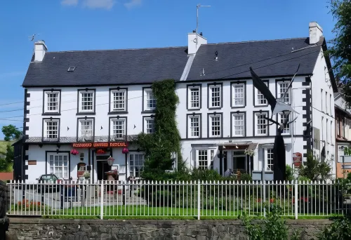 Neuadd Arms Hotel - 2 étoiles