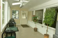 Whitney Inn & Suites Hotels in Wallingford