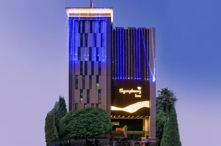 Symphony Inn Отели рядом с достопримечательностью «Sripuram Golden Temple»