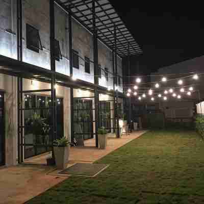 เดอะ ทรี สลีป แอนด์ สเปซ Hotel Exterior