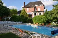 LogisHotels le Relais du Quercy - Swimmingpools