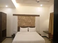 Hotel Pushpak Park فنادق في Osmanabad