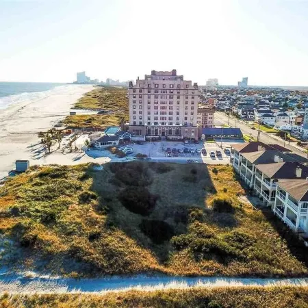 Oceanfront 4Br Townhouse-Great Location-New Kitchen- Available 6/27-6/30