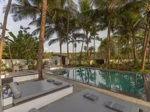 Pont Bleu Suites Riverside & Pool