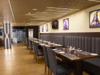 Hotel Tridev Grand Отели рядом с достопримечательностью «Храм Дурга»