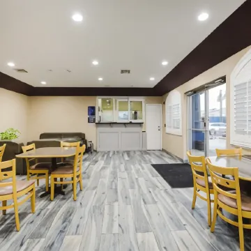 Sapphire Inn & Suites