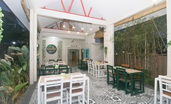 RedDoorz Plus Syariah Near Alun Alun Sampang